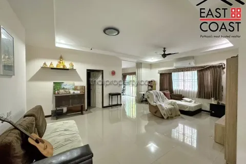 Casa de 4 dormitorios en Pattaya, Tailandia № 213674 - foto 5
