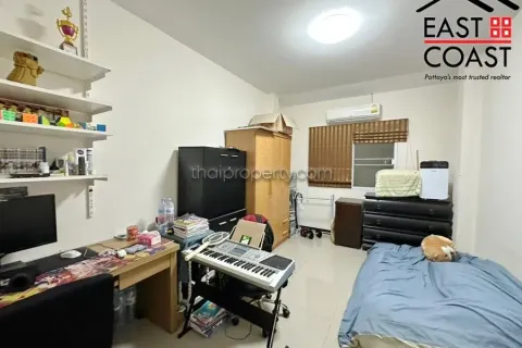 Casa de 4 dormitorios en Pattaya, Tailandia № 213674 - foto 14