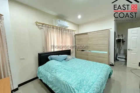 Casa de 4 dormitorios en Pattaya, Tailandia № 213674 - foto 11