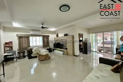 Casa de 4 dormitorios en Pattaya, Tailandia № 213674 - foto 6