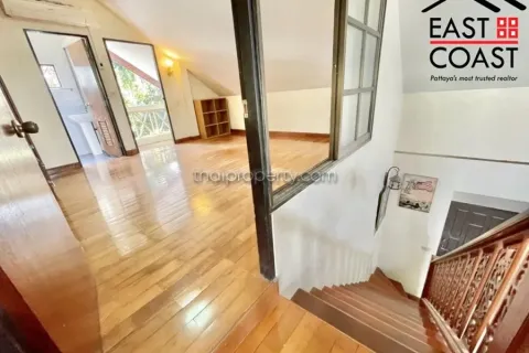 Casa de 4 dormitorios en Pattaya, Tailandia № 213675 - foto 10