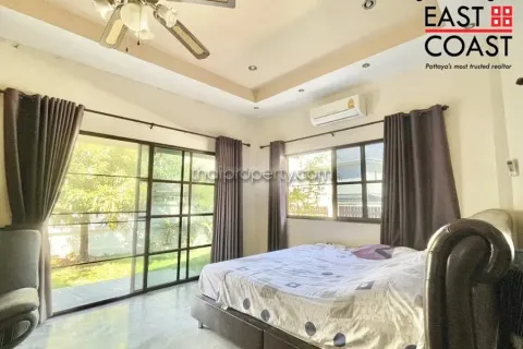 Casa de 4 dormitorios en Pattaya, Tailandia № 213675 - foto 7