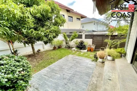 Casa de 4 dormitorios en Pattaya, Tailandia № 213675 - foto 4