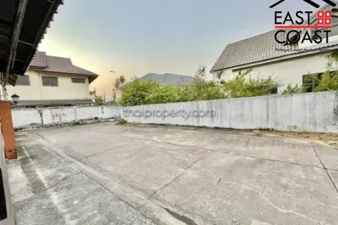 Casa de 4 dormitorios en Pattaya, Tailandia № 213675 - foto 3
