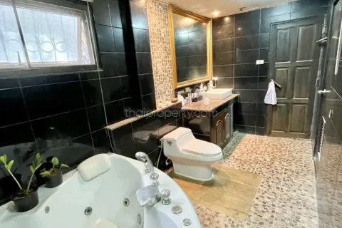 Casa de 4 dormitorios en Pattaya, Tailandia № 213675 - foto 6