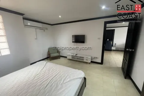 Condominio de 3 dormitorios en Jomtien Beach, Pattaya, Tailandia № 213670 - foto 11