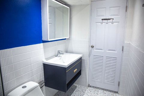 Condo à Suan Luang, Bangkok, Thaïlande, 2 chambres  № 158338 - photo 15