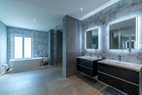 House in Pattaya, Thailand 6 bedrooms № 172251 - photo 11