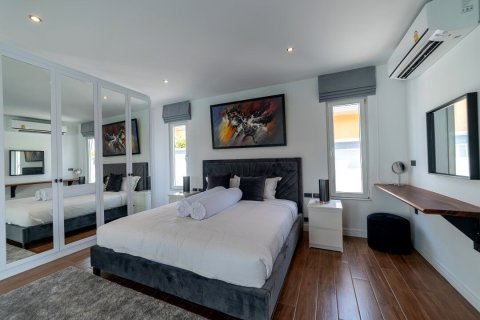 House in Pattaya, Thailand 6 bedrooms № 172251 - photo 22