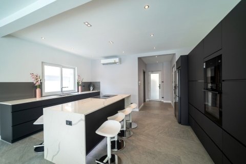House in Pattaya, Thailand 6 bedrooms № 172251 - photo 15