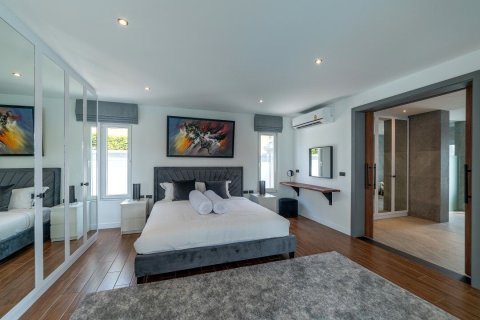 House in Pattaya, Thailand 6 bedrooms № 172251 - photo 9