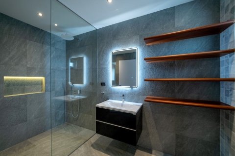 House in Pattaya, Thailand 6 bedrooms № 172251 - photo 12