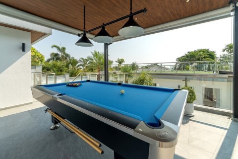 House in Pattaya, Thailand 6 bedrooms № 172251 - photo 7