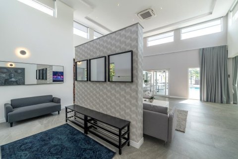 House in Pattaya, Thailand 6 bedrooms № 172251 - photo 14