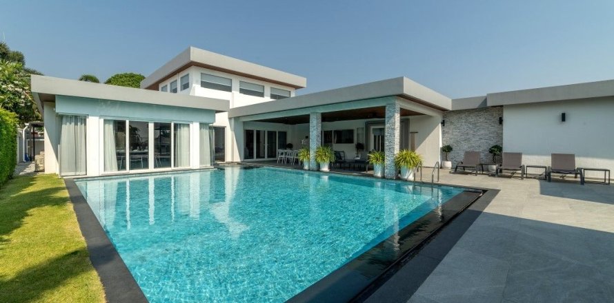 House in Pattaya, Thailand 6 bedrooms № 172251