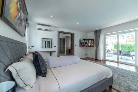 House in Pattaya, Thailand 6 bedrooms № 172251 - photo 23