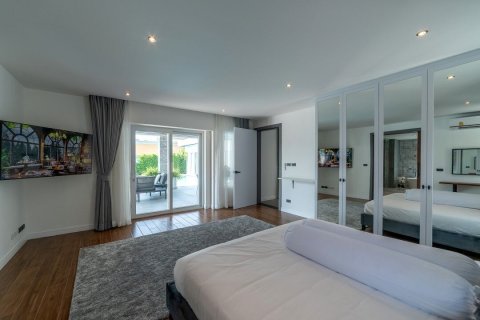 House in Pattaya, Thailand 6 bedrooms № 172251 - photo 21