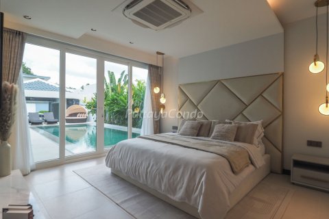 House in Bang Lamung, Thailand 5 bedrooms № 113556 - photo 24