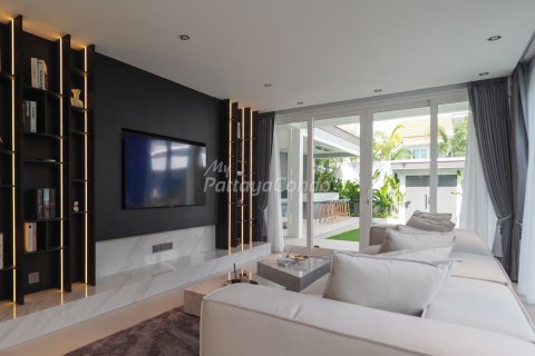 House in Bang Lamung, Thailand 5 bedrooms № 113556 - photo 5