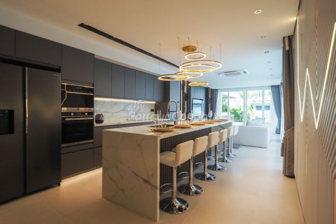 House in Bang Lamung, Thailand 5 bedrooms № 113556 - photo 8