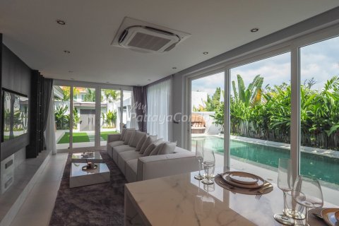 House in Bang Lamung, Thailand 5 bedrooms № 113556 - photo 6