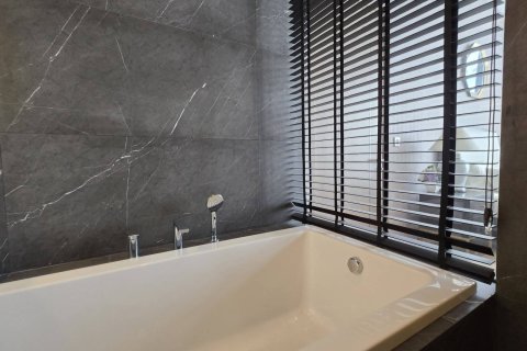 Condo in Bangkok, Thailand, 3 bedrooms  № 181137 - photo 20