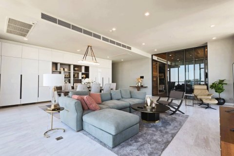 Condo in Bangkok, Thailand, 3 bedrooms  № 181137 - photo 1