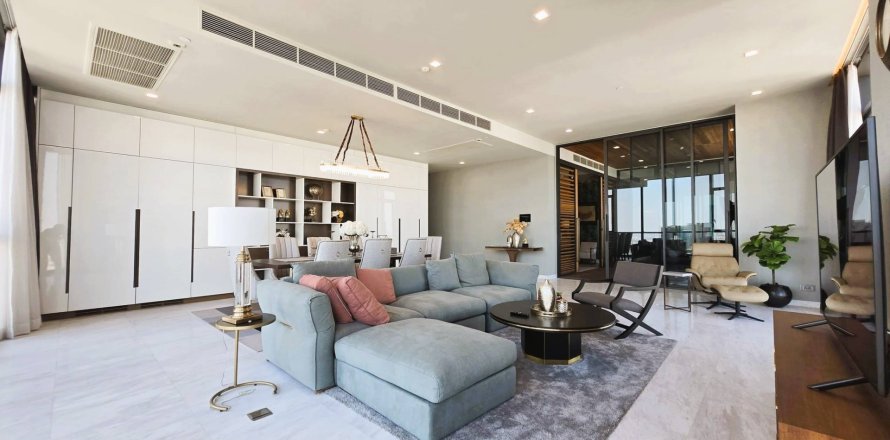 Condo in Bangkok, Thailand, 3 bedrooms  № 181137