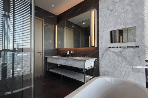 Condo in Bangkok, Thailand, 3 bedrooms  № 181137 - photo 12
