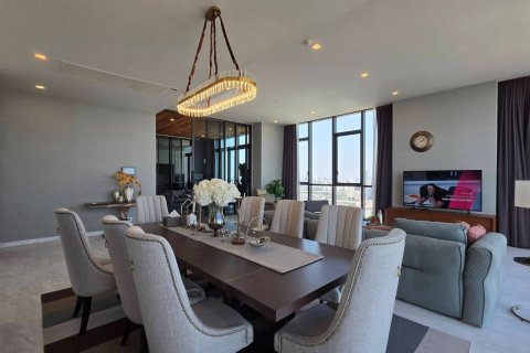 Condo in Bangkok, Thailand, 3 bedrooms  № 181137 - photo 4