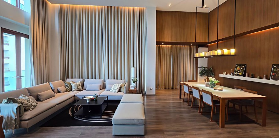 Condo in Bangkok, Thailand, 3 bedrooms  № 181142