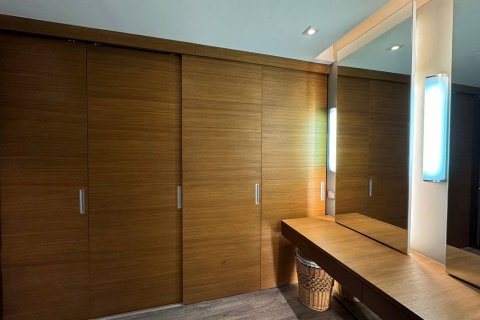 Condo in Bangkok, Thailand, 3 bedrooms  № 181142 - photo 17