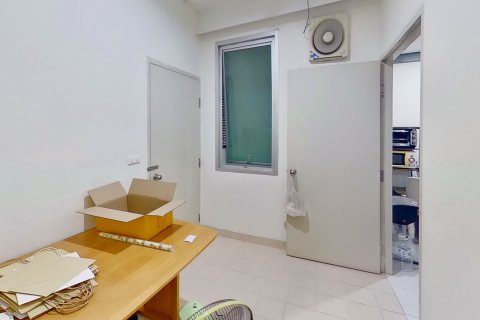 Condo à Watthana, Bangkok, Thaïlande, 3 chambres  № 164528 - photo 12