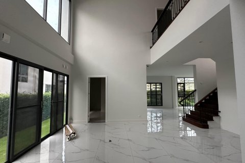 Вилла в Бангкоке, Таиланд с 4 спальнями  № 133711 - фото 12