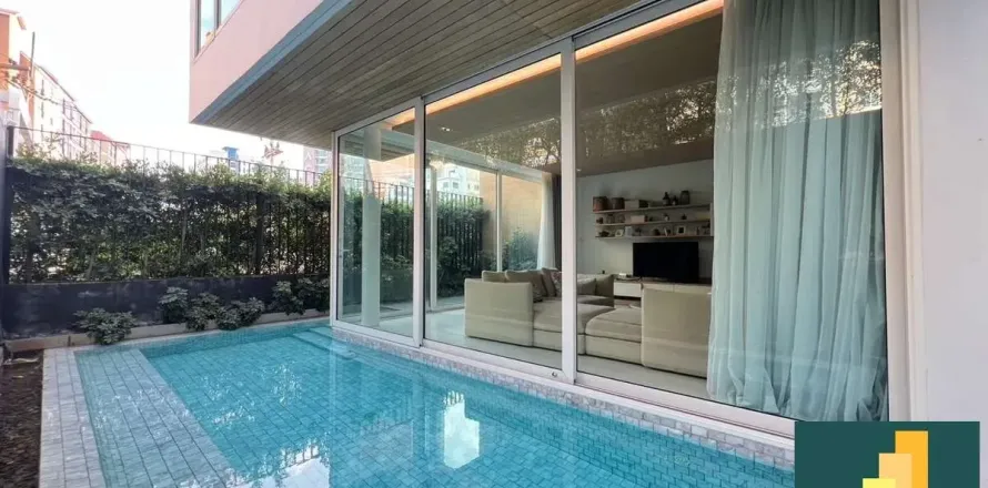 Casa de 3 dormitorios en Jomtien Beach, Pattaya, Tailandia № 210984