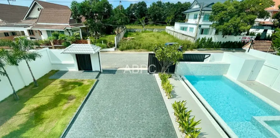 Casa de 5 dormitorios en Pattaya, Tailandia № 210986