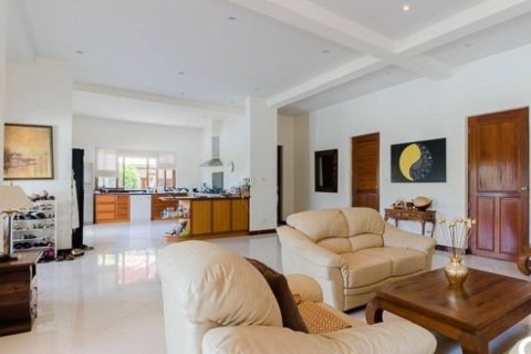 Villa in Hua Hin, Thailand 5 bedrooms № 157436 - photo 2