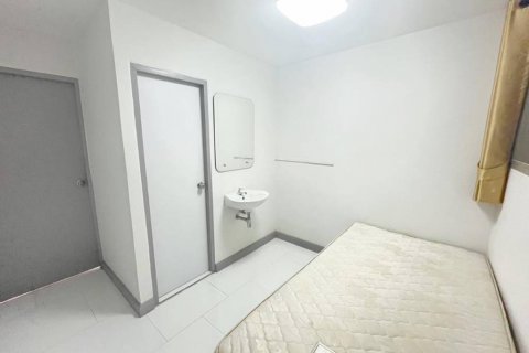 Condo in Bangkok, Thailand, 3 bedrooms № 134644 - photo 5