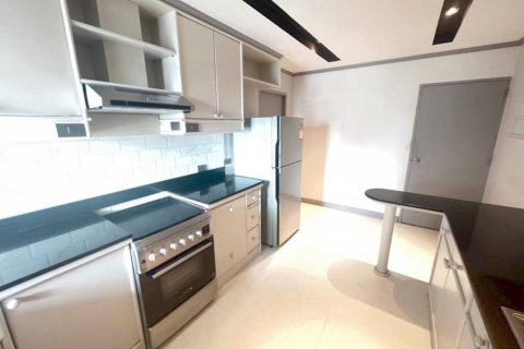 Condo in Bangkok, Thailand, 3 bedrooms № 134644 - photo 4