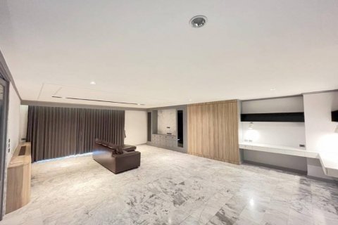 Condo in Bangkok, Thailand, 3 bedrooms № 134644 - photo 6