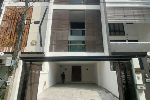 Townhouse in Watthana, Bangkok, Thailand 3 bedrooms № 159459