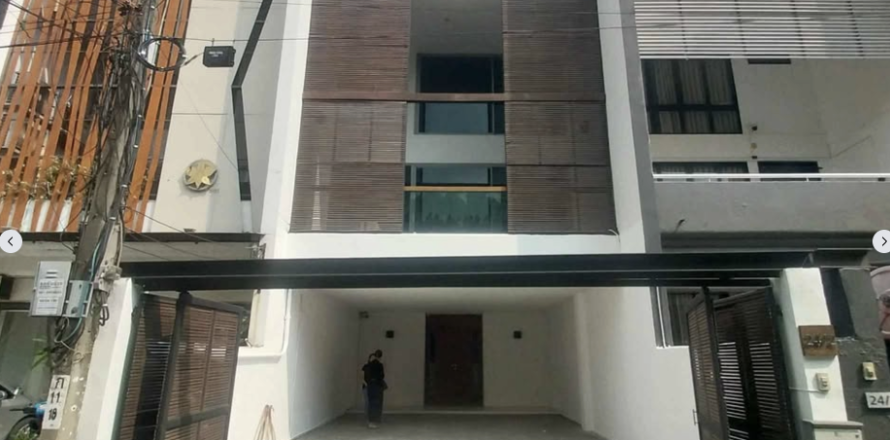 Townhouse in Watthana, Bangkok, Thailand 3 bedrooms № 159459