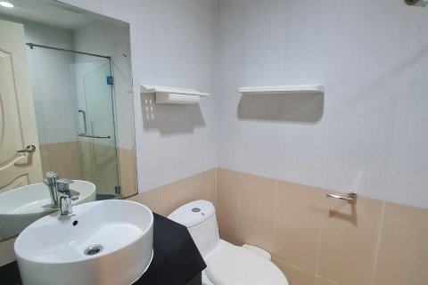 Studio in the Condo in Watthana, Bangkok, Thailand  № 158428 - photo 3