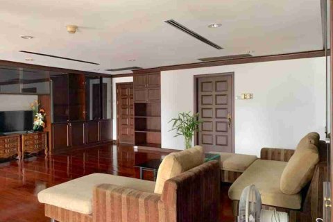 Condo in Phaya Thai, Bangkok, Thailand, 4 bedrooms № 184100 - photo 4