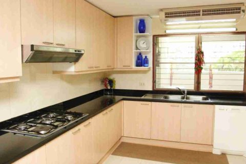 Condo in Bangkok, Thailand, 3 bedrooms № 184097 - photo 7