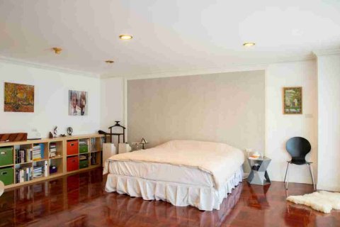 Condo in Bangkok, Thailand, 3 bedrooms № 184097 - photo 9