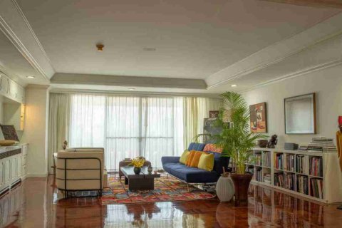 Condo in Bangkok, Thailand, 3 bedrooms № 184097 - photo 8