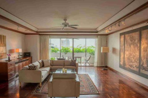 Condo in Bangkok, Thailand, 4 bedrooms  № 184098