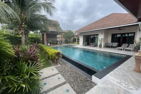 Villa in Hua Hin, Thailand 4 bedrooms № 151899 - photo 1