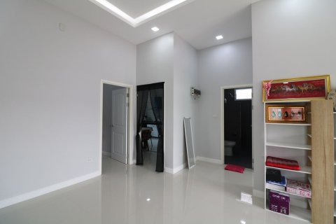 House in Udon Thani, Thailand 3 bedrooms № 151901 - photo 19